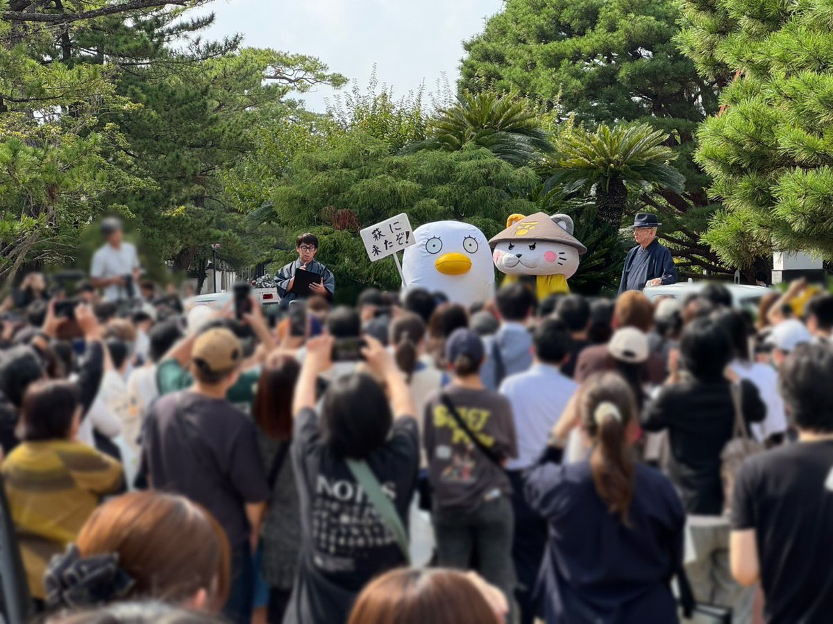 hagi_burari's tweet photo. ＃萩市 ×ＴＶアニメ「＃銀魂 」【＃銀魂暦 】
 
もちまきが終了いたしました！
エリザベスも、もちまきに参加してくれました！
そんな、もちまき中の様子を写真で公開📸✨
引き続き【銀魂暦】をお楽しみください！
 
詳細はこちらから
https://t.co/GASFleQMPU
#gintama https://t.co/Kshc36CXke