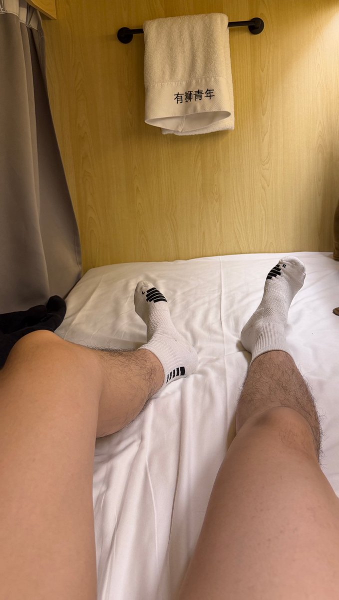 zhixiangjin's tweet photo. 随便定的一家青旅，竟然有这么多gay   #青旅 https://t.co/sPoB6Kr1DG
