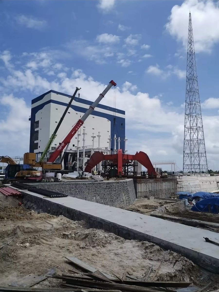 JiemoInOrbit's tweet photo. Ispace test base Progress update:

Initial foundations are wrapping up as tes pad mount is in early installation along with lightning tower in addition tanks are also being sent to the site. https://t.co/sToNUYiJxo