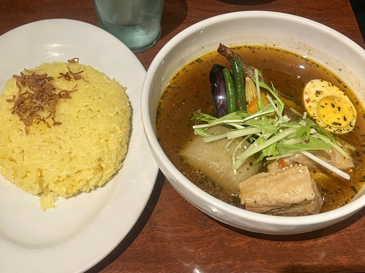 MilkyLounge's tweet photo. Kです🌸

新宿ボンベイさんでスープカレーを🍛
スパイスがしみた野菜もお肉もとっても美味しくて大満足のランチになりました♪
今日は急に暑くなりましたね☀️
こんな日はぜひミルキーで乾杯しましょう🤍
今夜もお待ちしてます🥰

#スナック #赤坂 #お酒好きと繋がりたい #赤坂スナック #カラオケ https://t.co/3ip27gD7FG