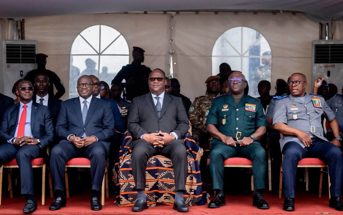 lemedia100filtr's tweet photo. 🇨🇮 La Côte d’Ivoire renforce ses moyens de lutte contre l’orpaillage illégal

Le Conseil national de sécurité (CNS) a remis, mercredi 30 septembre au camp de Gendarmerie d’Agban, de nouveaux équipements aux forces engagées contre l’orpaillage illégal. La première dotation comprend notamment 30 pick-up, 35 véhicules de transport de troupes, 300 motos, 12 zodiacs et des drones. 

Cette opération s’inscrit dans les nouvelles mesures décidées par le CNS pour renforcer les capacités des forces sur le terrain et intensifier notamment la surveillance des zones concernées.
