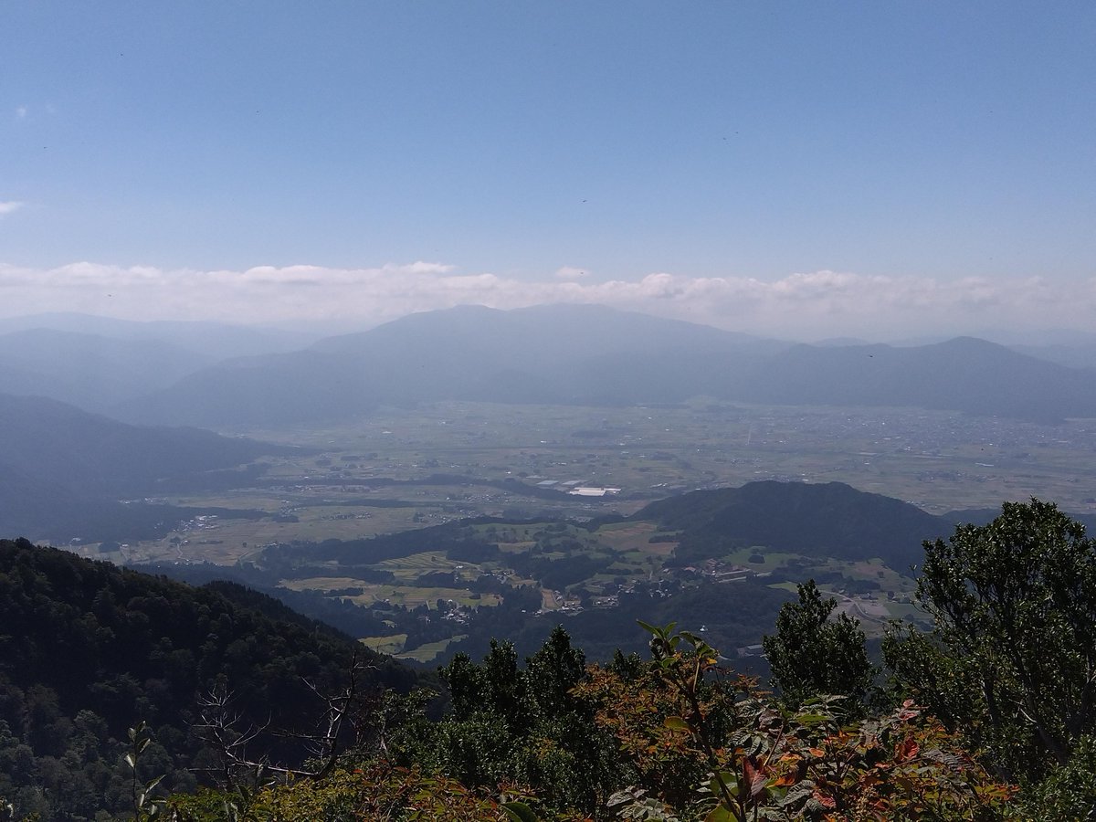 okuetsukogen's tweet photo. 10月18日(日)開催予定の中岳登山に向けて、先日登山道の下見に行ってきました。安全確認、休憩場所とトイレの整備を行いました。きのこや草花、山頂からの景色も楽しめましたよ。参加者の皆様にも楽しんでいただけますように！（今年度募集は締め切りました） #奥越高原青少年自然の家 #登山 #中岳 https://t.co/W4u1K06iXa