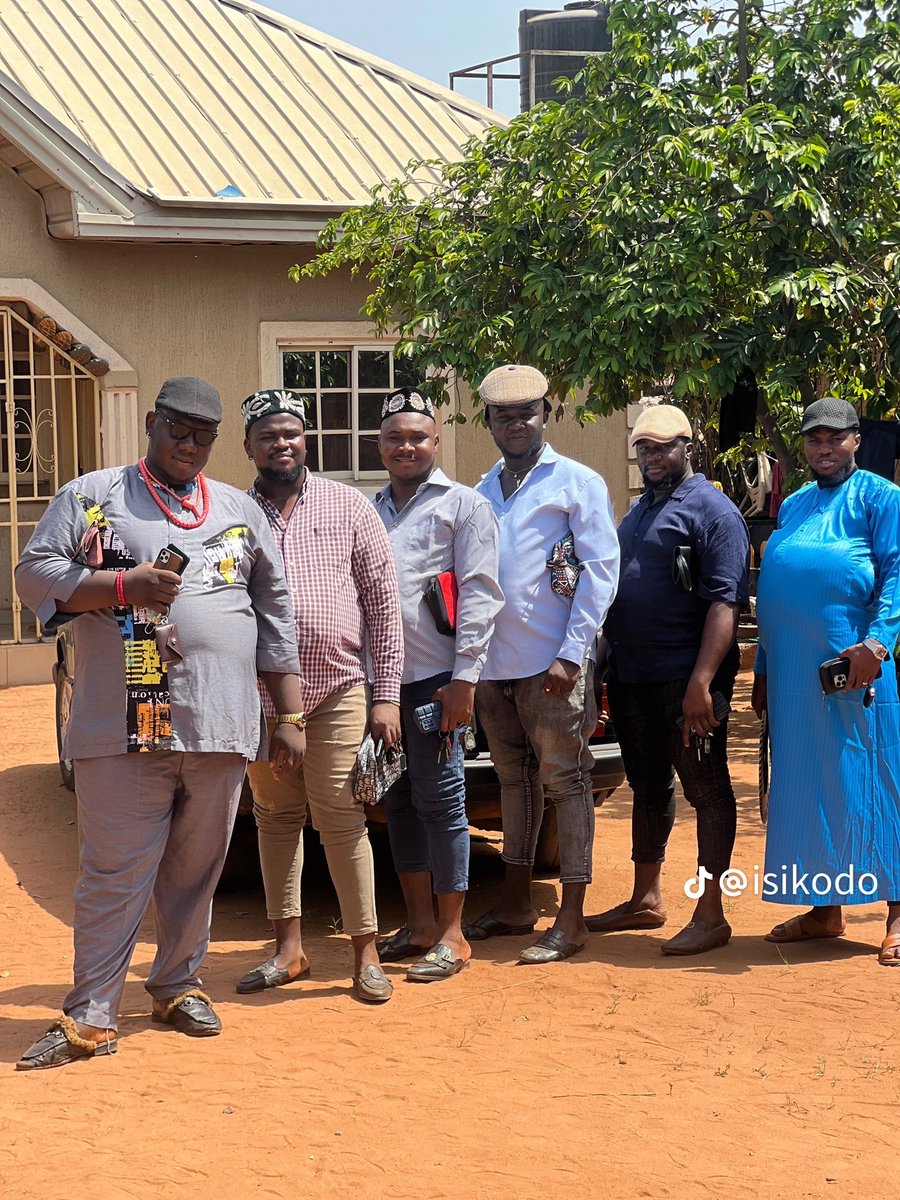 it_Rutie's tweet photo. Yoruba billionaires.                     Igbo billionaires https://t.co/i0E573oRkP