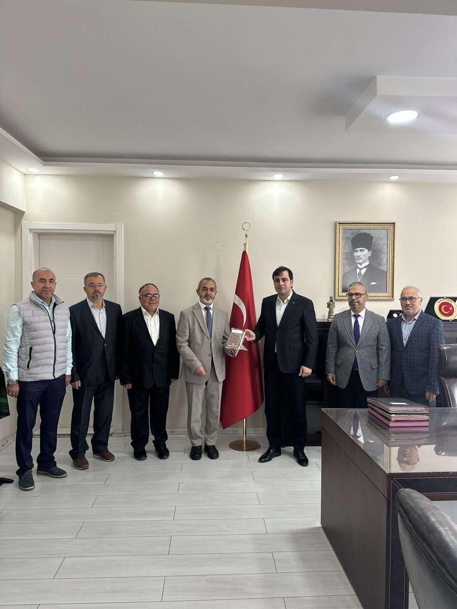 kulakaym's tweet photo. Kaymakamımız Sayın Talha Altuntaş, İlçe Müftüsü Sayın Mehmet Nerkiz ve müftülük personelinin haftasını kutlayarak, ilçemizde dinî ve manevi hizmetler kapsamında yürüttükleri çalışmalardan duyduğu memnuniyeti dile getirdi ve başarılarının devamını diledi. https://t.co/PW5MrKmyRz