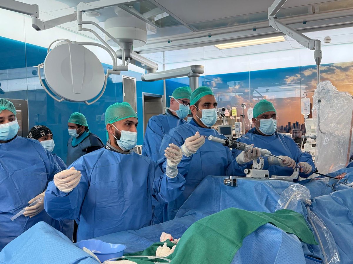 dr_aalenezi's tweet photo. بعد عامين من العمل المتواصل والجهود الحثيثة، التي شملت حضور المؤتمرات العلمية المتخصصة والمشاركة في ورش العمل والتدريب، نفخر اليوم بتحقيق إنجاز طبي نوعي بإجراء أول عملية في دولة الكويت لتركيب صمام ثلاثي الشرفات عن طريق القسطرة.

يمثل هذا الإنجاز ثمرة للعمل الجماعي. https://t.co/qr5B1RKDHo