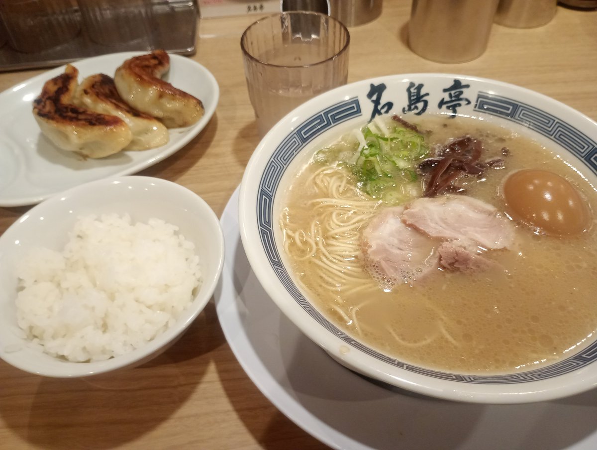 mana05291986's tweet photo. 地下にあるラーメン屋初めてきた。 https://t.co/ba3UfvMiAt