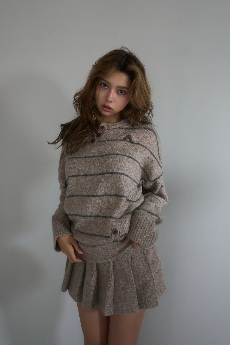 andmaryofficial's tweet photo. Connie girls set up
color beige/gray
¥19,800-tax in

襟付きのトップスとミニスカートを合わせたセットアップ。
編み立ての段階でプリーツを入れることで、綺麗にシルエットをキープした仕上がりに。
インナーパンツ付き。

発売日10/3(土)store10:30-web20:00-
instalive10/2(金)19:00-

#andmary https://t.co/SGO7YmhIfO