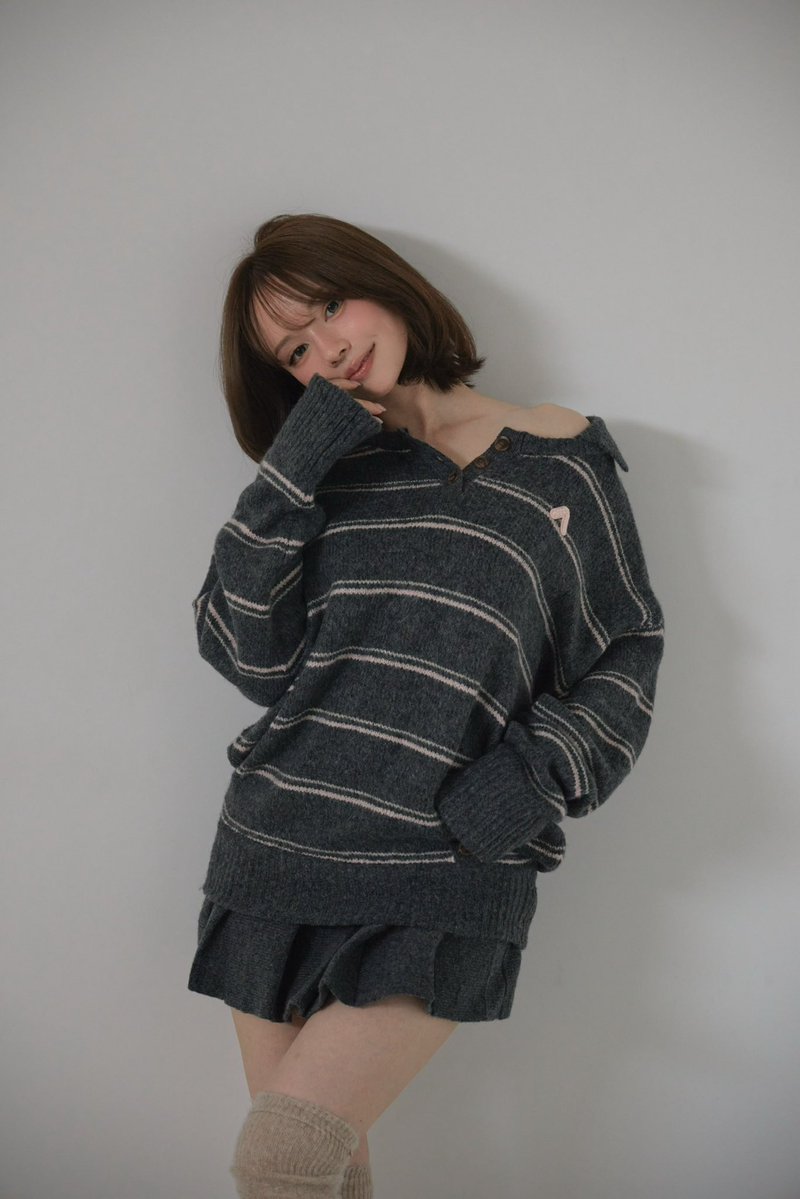 andmaryofficial's tweet photo. Connie girls set up
color beige/gray
¥19,800-tax in

襟付きのトップスとミニスカートを合わせたセットアップ。
編み立ての段階でプリーツを入れることで、綺麗にシルエットをキープした仕上がりに。
インナーパンツ付き。

発売日10/3(土)store10:30-web20:00-
instalive10/2(金)19:00-

#andmary https://t.co/SGO7YmhIfO