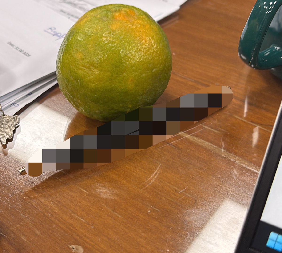 peepeepoopoo241's tweet photo. instead of an orange they gave me a green at work today https://t.co/DGVhVdz6xw