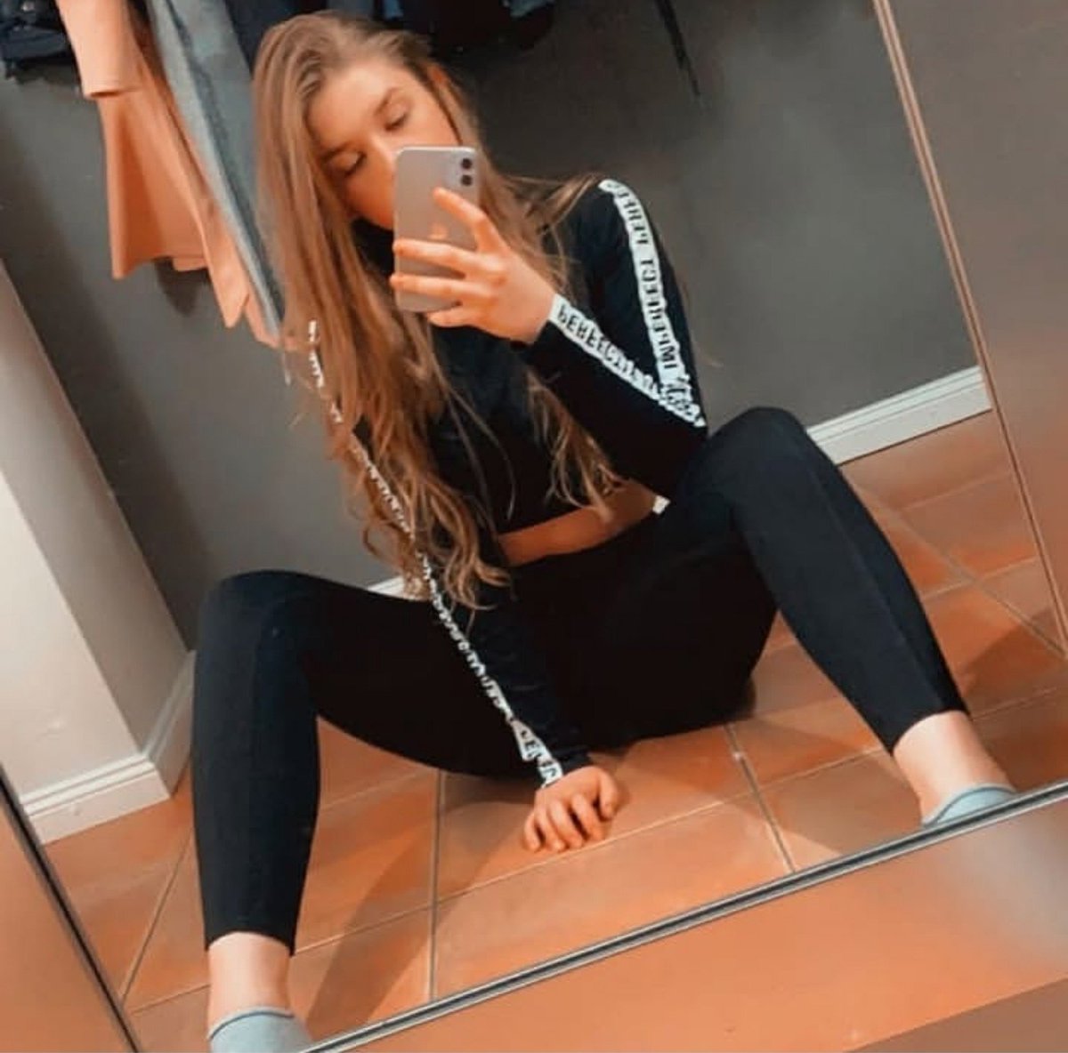 Herrin_Miaaa's tweet photo. Ich brauch nur einmal zu schnipsen und schon bist du hypnotisiert 🤭🫰🏻 https://t.co/xxRCuE7abP