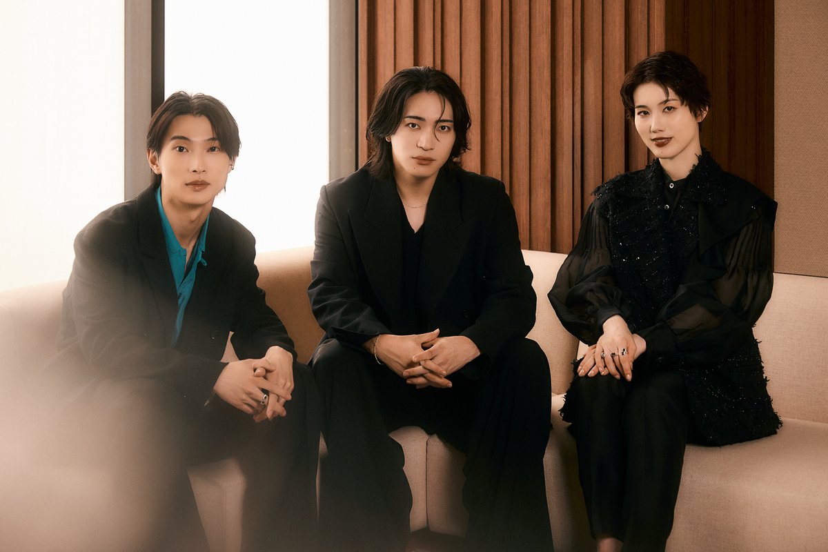 theatergirl_jp's tweet photo. 【インタビュー（後編）】

『THE ALUCARD SHOW』
#松下優也 さん × #彩風咲奈 さん × #滝澤諒 さん
インタビュー📸
https://t.co/eGPvCoedAc

それぞれを表すキャッチコピー、
作品の世界観の魅力とは。

#ALUCARDSHOW2026 @alucard_show https://t.co/ywKzuRZvKI