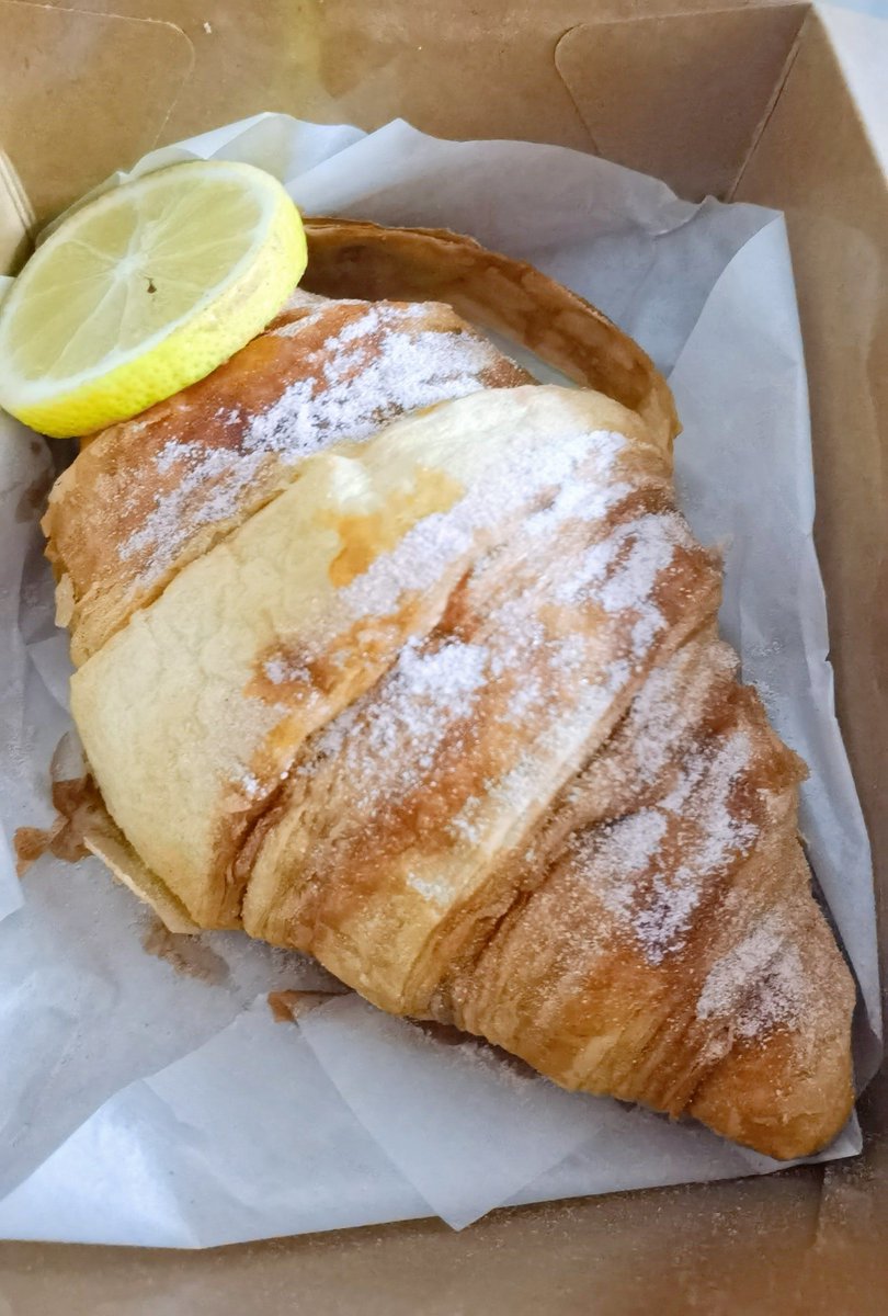 ShinePathfthgl's tweet photo. [Just devoured a warm, buttery croci with a side of iced latte—weekend brunch hits different ]， https://t.co/pUzjNbnPJe
