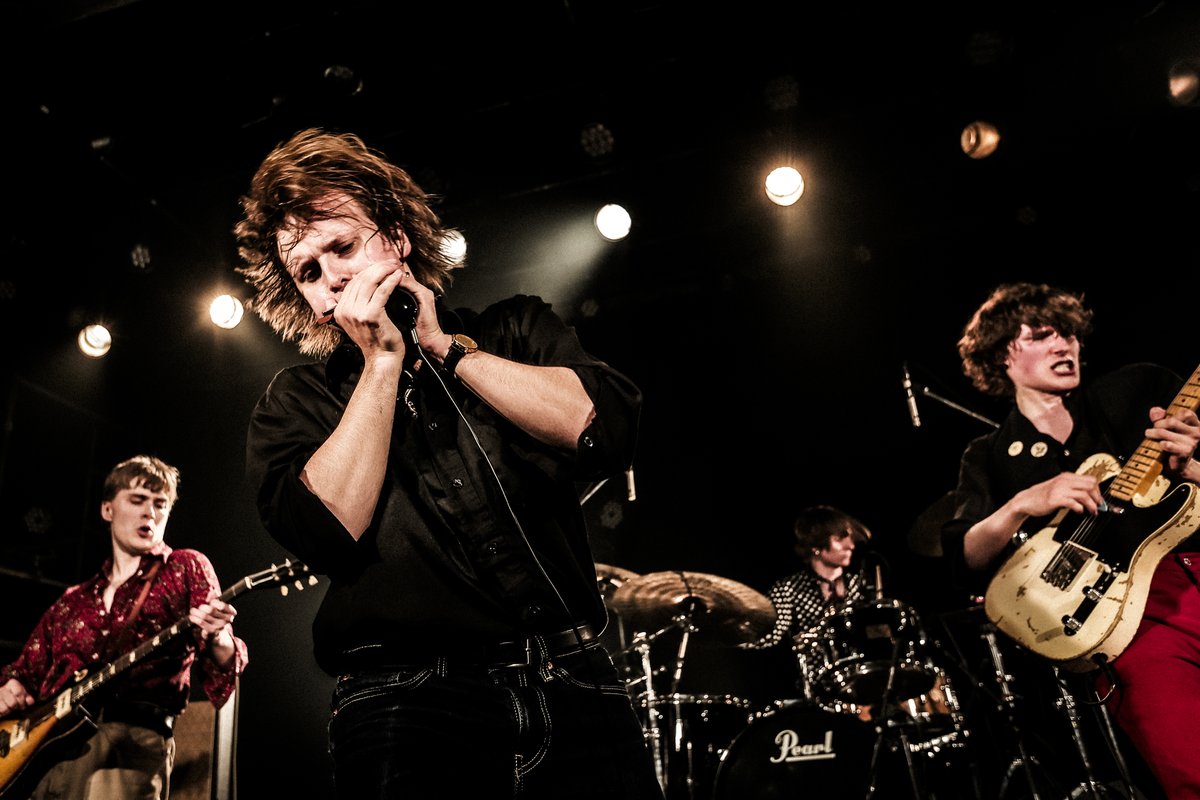 rollingstonejp's tweet photo. 【Live Report】𝗨𝗦
ウエノコウジと夢の共演、THEE MICHELLE GUN ELEPHANTら先人から受け継ぐロックンロールが爆発──「集大成」の一夜
🔗https://t.co/2XAJ9xdHvg

━━━━━━━━━━━━━━━━

京都・磔磔を経て、ソールドアウトの恵比寿LIQUIDROOMへ。新作『Everybody’s Giving Up The Cabaret』の楽曲をはじめ全24曲を怒涛の勢いで披露。

過去の来日とフジロック出演を経て辿り着いた、日本での「集大成」をレポート。

@usbandofficial @usbandjapan #US