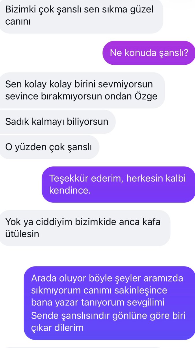 Ozgelogg's tweet photo. Erkek arkadaşımla aramız biraz limoniydi, sevgilimin en yakın arkadaşı böyle yazdı... ben mi yanlış düşünüyorum yoksa burada bir yürüyüş sezen var mı?
Aradaki soğukluğu fırsat bilip yürümek mi yoksa dostluk mu? Yorum sizin... https://t.co/eeCMNz5WWo