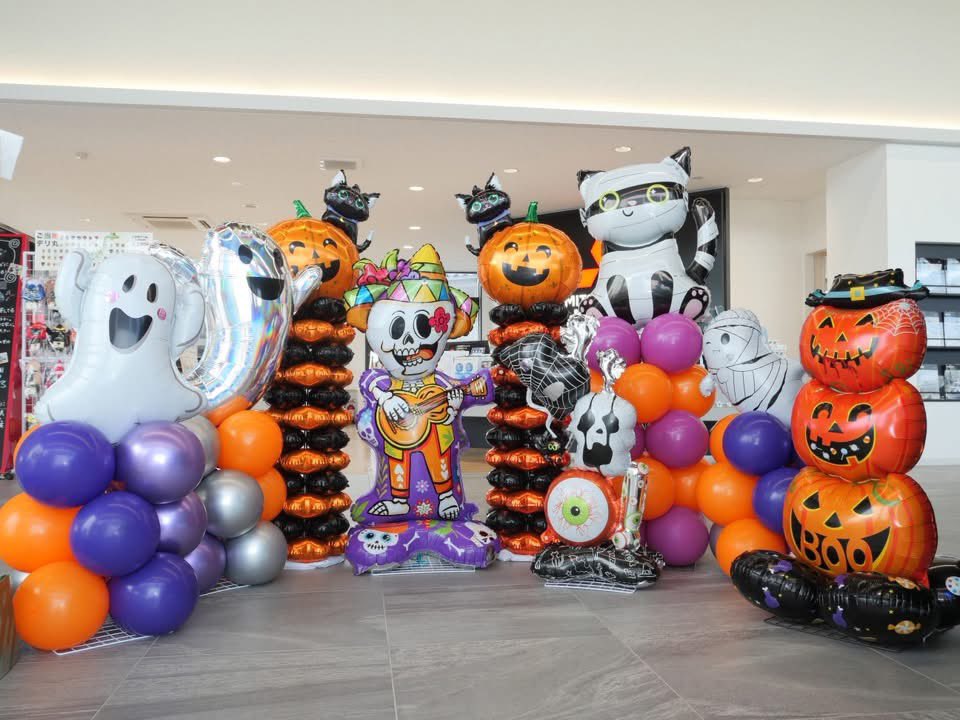 rena_magic's tweet photo. マジシャンRENAです

今日は、ハロウィンバルーンを2箇所に飾りました。
いつもの空間がハロウィン仕様に👻
カラフルなバルーンで
見ているだけでワクワクする、
楽しいハロウィンの雰囲気をお届けします✨

みんなでハロウィンを楽しみましょう🎃

#ハロウィン
#ハロウィンバルーン装飾 https://t.co/pUVWjAJsgm