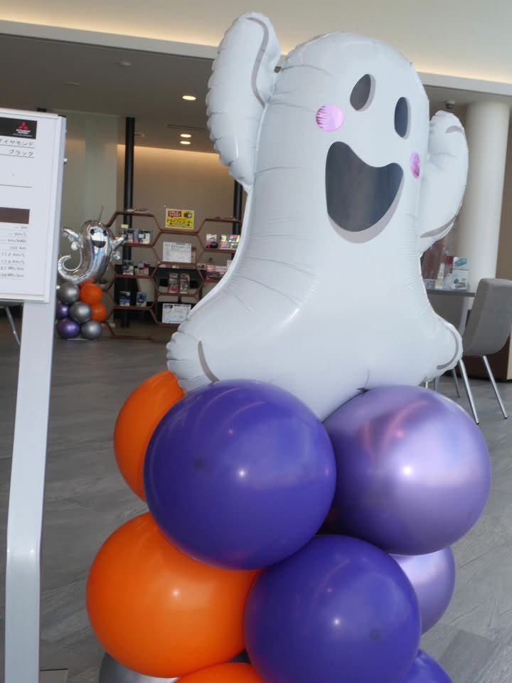 rena_magic's tweet photo. マジシャンRENAです

今日は、ハロウィンバルーンを2箇所に飾りました。
いつもの空間がハロウィン仕様に👻
カラフルなバルーンで
見ているだけでワクワクする、
楽しいハロウィンの雰囲気をお届けします✨

みんなでハロウィンを楽しみましょう🎃

#ハロウィン
#ハロウィンバルーン装飾 https://t.co/pUVWjAJsgm