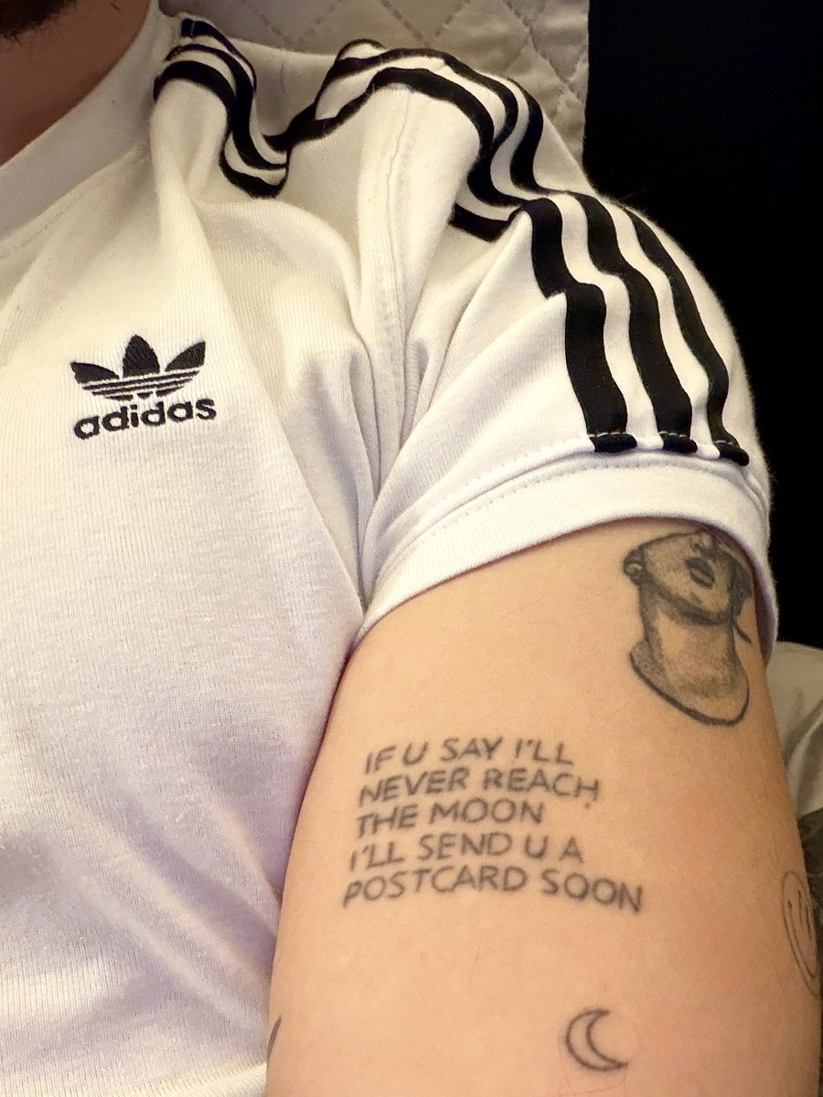 _ogabb's tweet photo. Fã da Miley há 18 anos mas a música que resolvi ter tatuada em mim é da Bridgit mendler. https://t.co/u1RRHOn2Wh