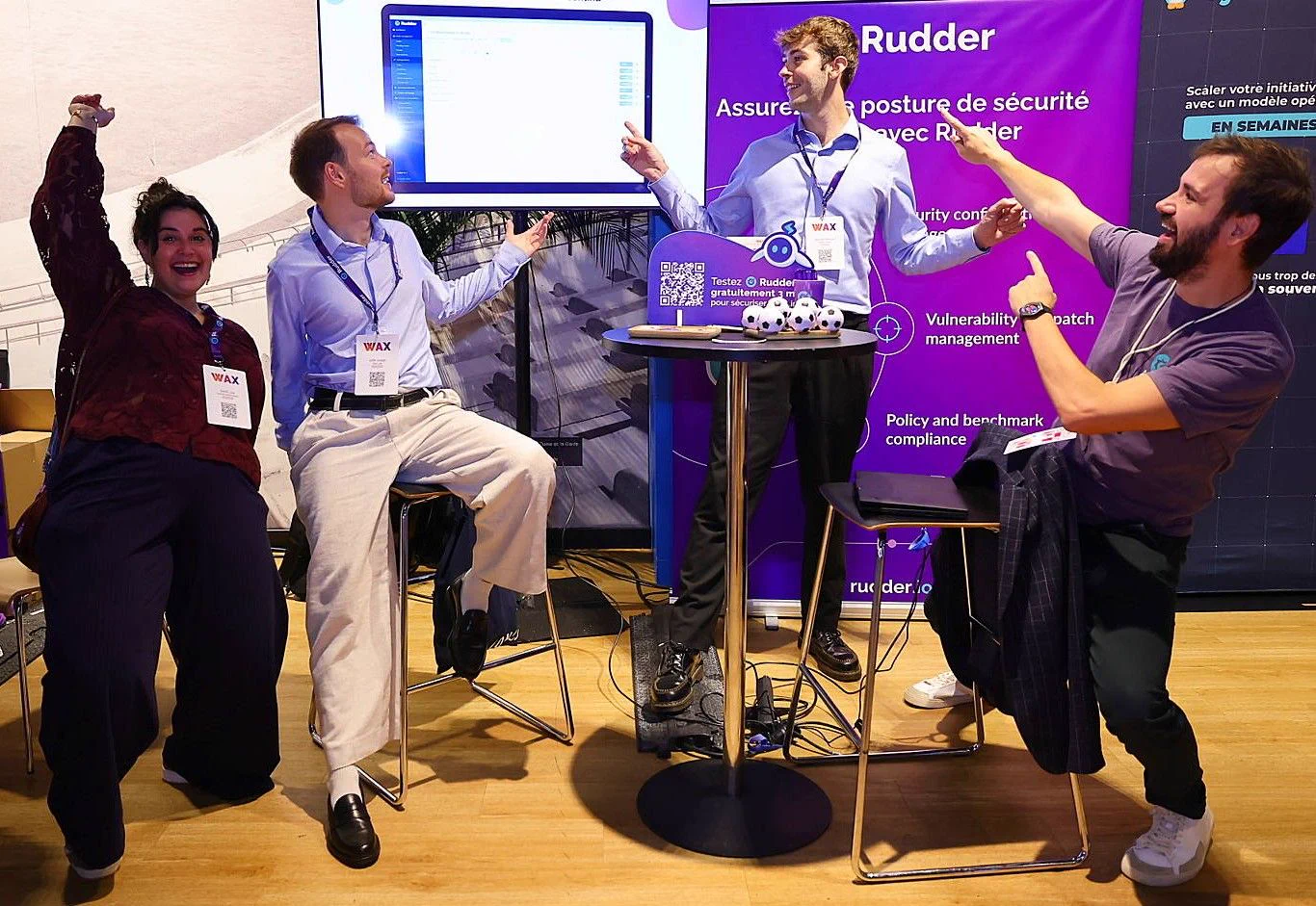 Photo d'une partie de l'équipe Rudder sur notre stand G2 à la Wax Conférence 2026 