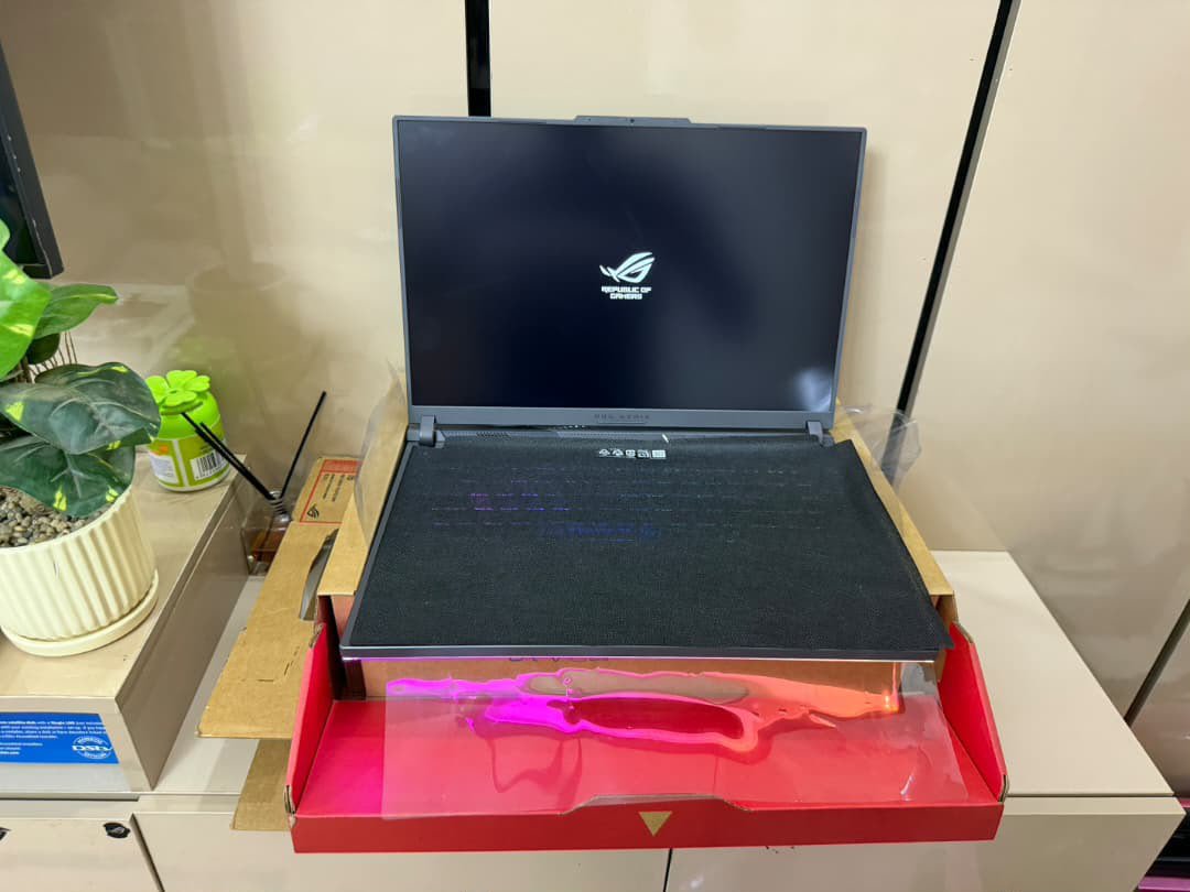 Mattock00's tweet photo. 🔥 ASUS ROG Strix G16 (2025)
16” WUXGA 165Hz | Ryzen 9 8940HX | 32GB RAM | 1TB SSD | RTX 5070 Ti 12GB | RGB | Wi-Fi 7
Open Box • Mint Condition
💰 ₦3.05M
#Asus #ROG #tech https://t.co/nOO7DkBkuy