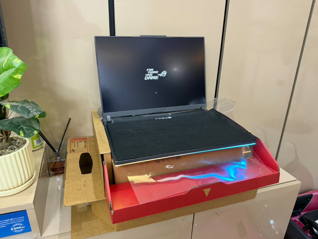 Mattock00's tweet photo. 🔥 ASUS ROG Strix G16 (2025)
16” WUXGA 165Hz | Ryzen 9 8940HX | 32GB RAM | 1TB SSD | RTX 5070 Ti 12GB | RGB | Wi-Fi 7
Open Box • Mint Condition
💰 ₦3.05M
#Asus #ROG #tech https://t.co/nOO7DkBkuy