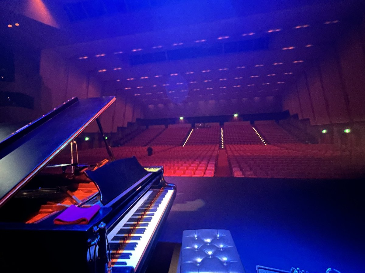 TakanaMiyamoto's tweet photo. 八神純子さんx 稲垣潤一さん
【歌は時を超えて】
At 福井フェニックスプラザ🦕

みなさまbravissimi💐

稲垣潤一さんの夏と冬の両方の名曲が聴けたのも、この季節ならでは。

来年2月は沖縄へ。すでに完売だそうですごいですね。 https://t.co/Yn7ZhQ2vDm