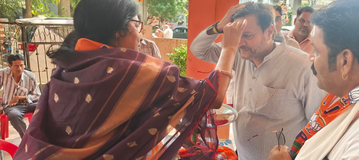 jainravibjp's tweet photo. आज भाजपा जिला कार्यालय, देवास में आयोजित मासिक बैठक में सम्मिलित हुआ। संगठनात्मक गतिविधियों, आगामी कार्यक्रमों एवं जनसेवा से जुड़े विषयों पर सार्थक चर्चा हुई। 🚩
#BJP #BJPMP #Dewas https://t.co/lNDQi8EKLy