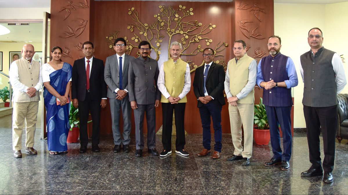 overseas_bjp's tweet photo. The JVP delegation from Sri Lanka, met External Affairs Minister Dr @DrSJaishankar in New Delhi.
The discussion focused on further strengthening India–Sri Lanka friendship and bilateral engagement. EAM reiterated India’s commitment as a trusted partner to Sri Lanka’s progress and prosperity.
@vijai63 @inakulbjp @joharashwin