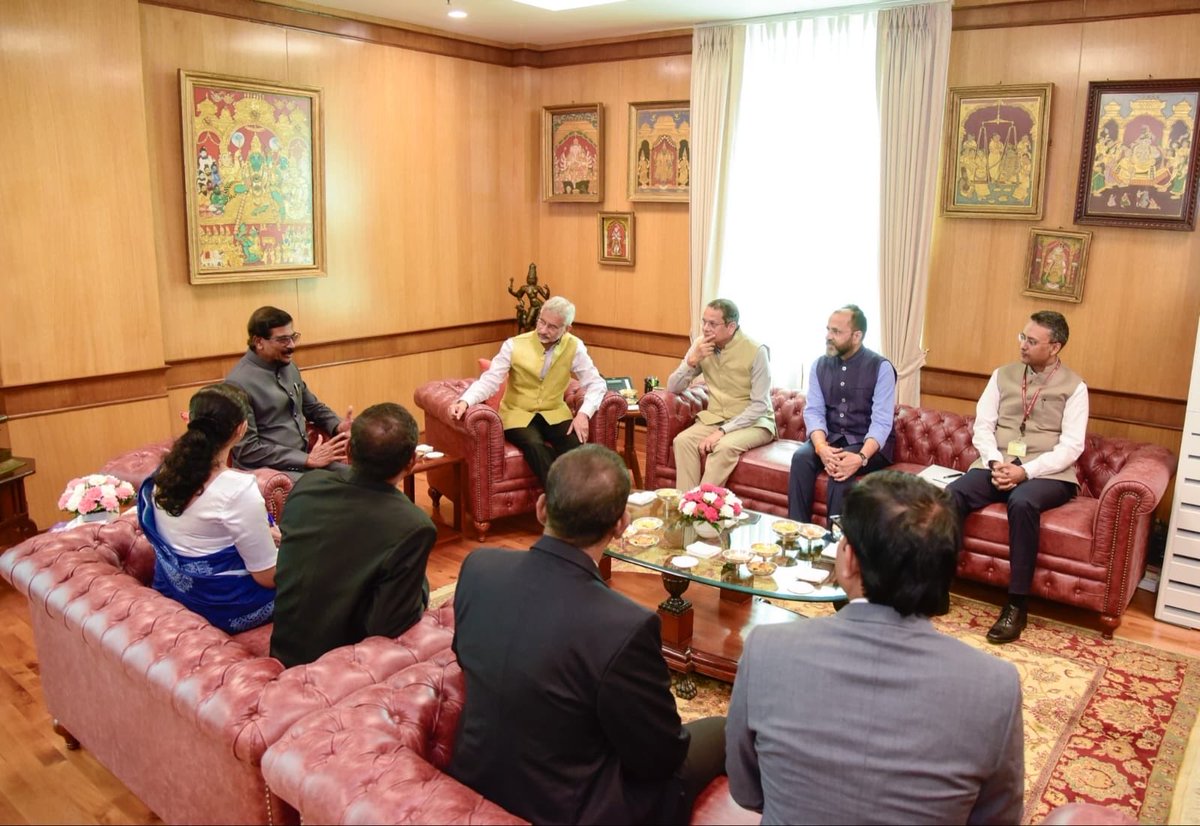 overseas_bjp's tweet photo. The JVP delegation from Sri Lanka, met External Affairs Minister Dr @DrSJaishankar in New Delhi.
The discussion focused on further strengthening India–Sri Lanka friendship and bilateral engagement. EAM reiterated India’s commitment as a trusted partner to Sri Lanka’s progress and prosperity.
@vijai63 @inakulbjp @joharashwin