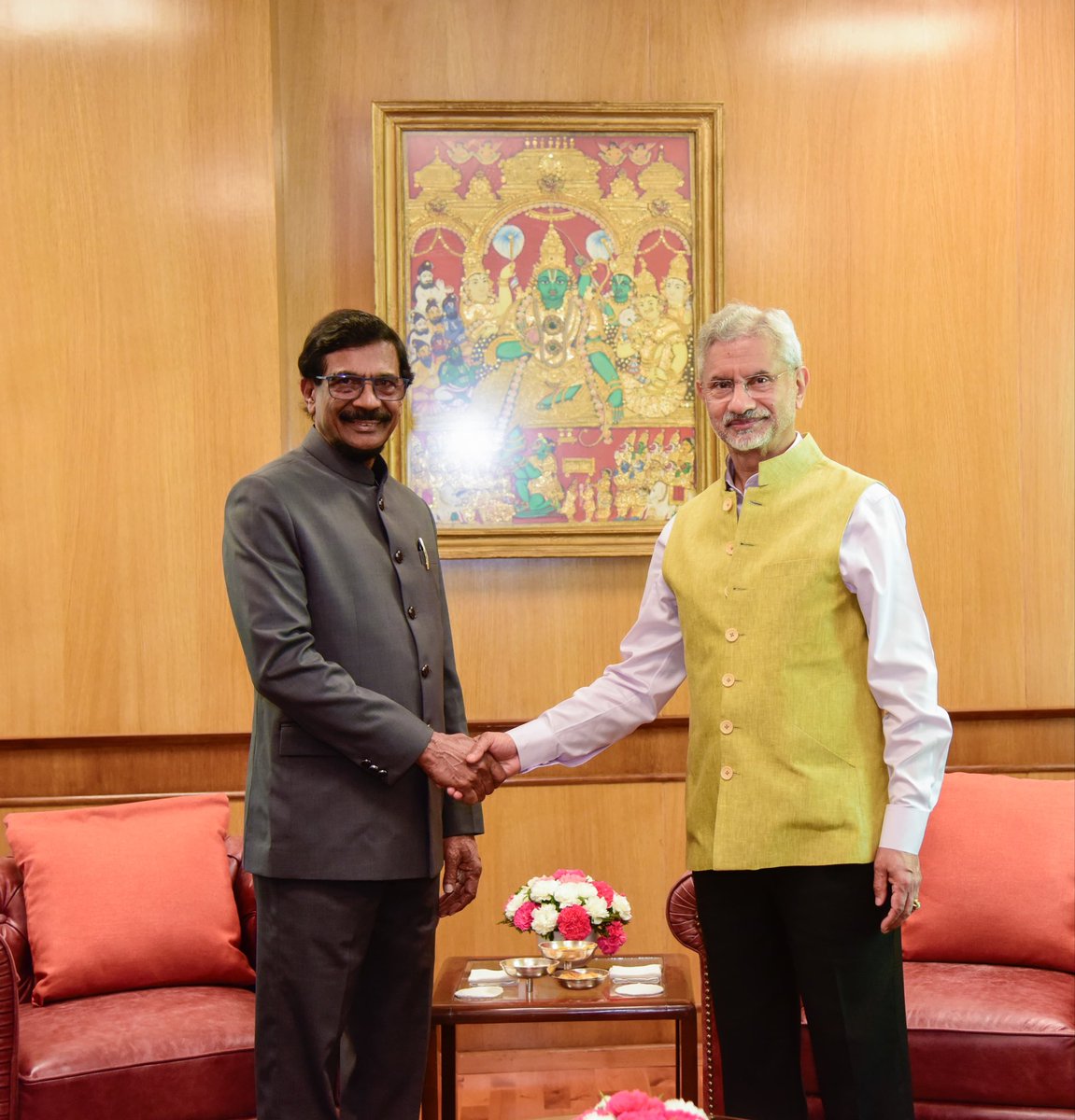 overseas_bjp's tweet photo. The JVP delegation from Sri Lanka, met External Affairs Minister Dr @DrSJaishankar in New Delhi.
The discussion focused on further strengthening India–Sri Lanka friendship and bilateral engagement. EAM reiterated India’s commitment as a trusted partner to Sri Lanka’s progress and prosperity.
@vijai63 @inakulbjp @joharashwin