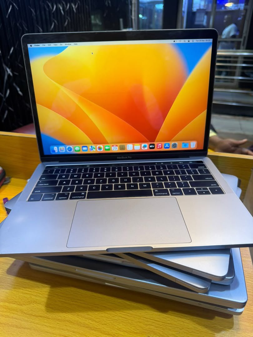Mattock00's tweet photo. 2017 MacBook Pro 13inch touchbar 512gb 16gb i7

Price tag 🏷️ 480k

#Macbook #Macbookpro #tech https://t.co/wpZRXJbbGt