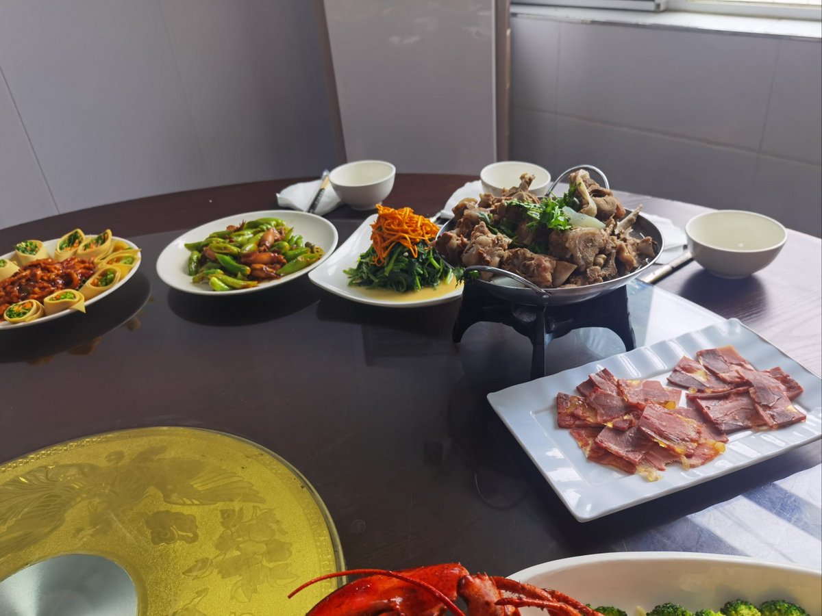 MercyStreczog's tweet photo. [Hoy cocino mi primera paella en casa! Antes solo pedía comida para llevar los sábados, ahora disfruto el proceso de cocinar y compartir con mi familia. Pequeos cambios hacen días más cálidos ]， https://t.co/eYvT2L7un6