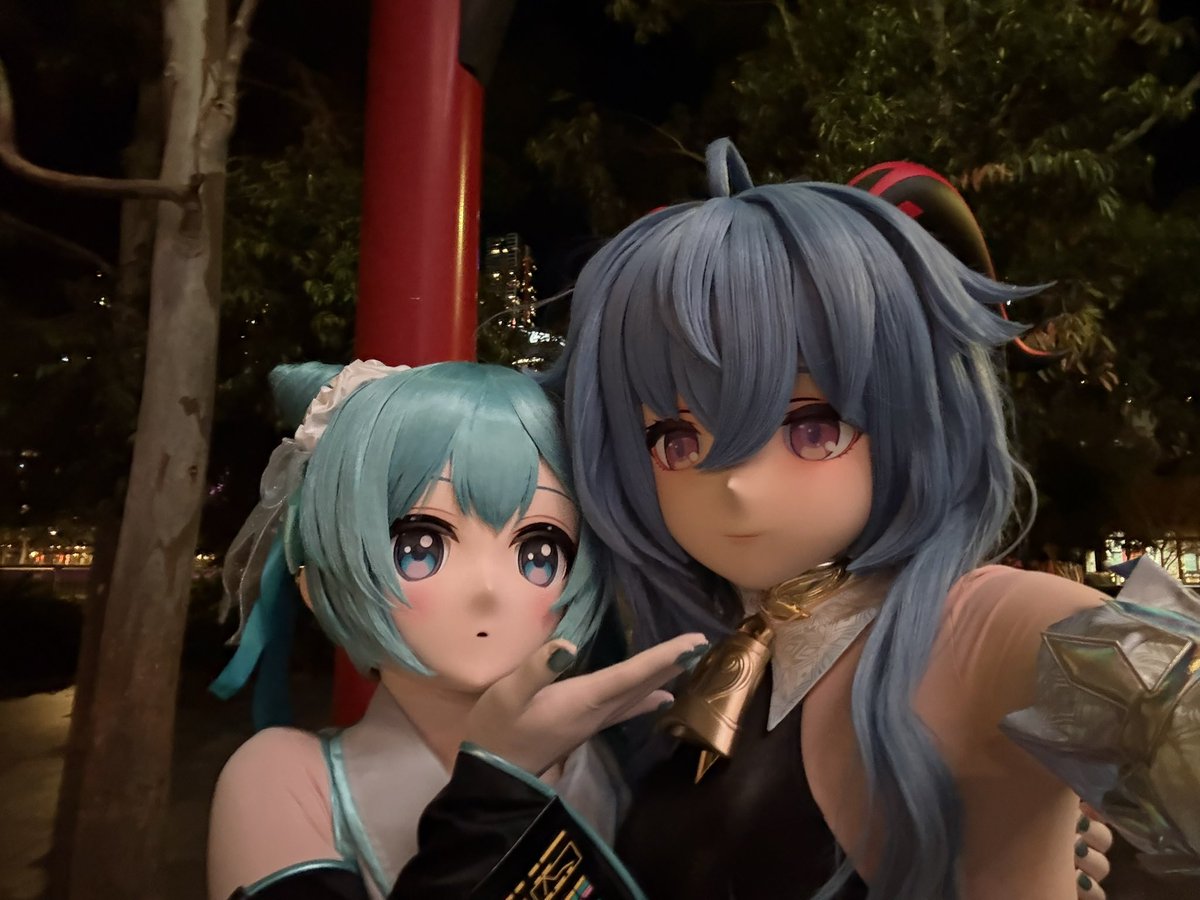 Orchid1an's tweet photo. Sydney ICC，with newly met @syamn_kig 
初めまして、よろしくね

#kigurumi #甘雨 #miku https://t.co/mN5dAunK2R