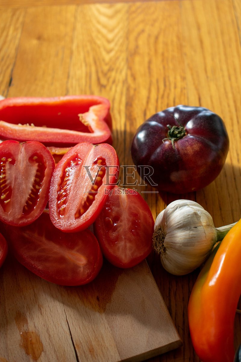 HarrisPellysvx's tweet photo. Tomates frescos, ajo de la huerta y cebollas de temporada listos para usar. Compra hoy para tus platos deliciosos!， https://t.co/P39i2Hou0H