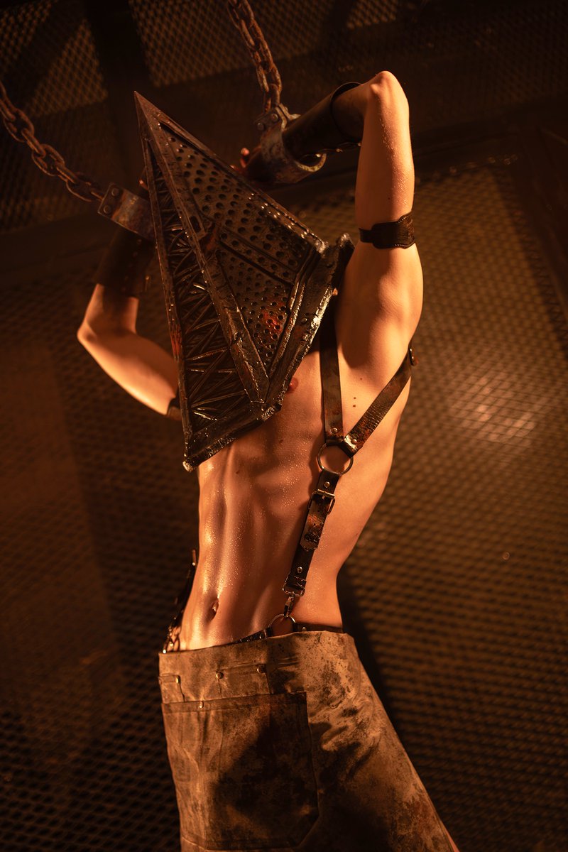 shunthethird's tweet photo. PYRAMID HEAD 𖤐 https://t.co/JdDP5ViSj6