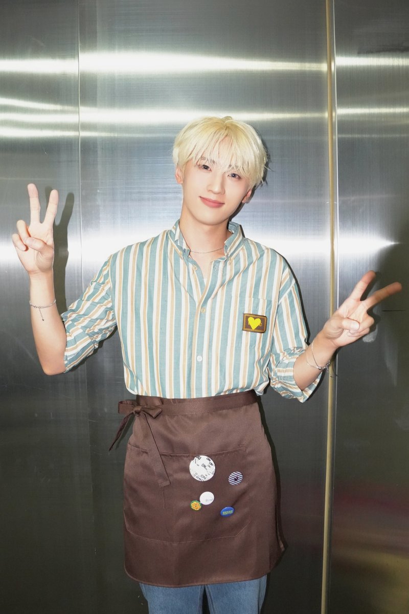 official__INI's tweet photo. [📸] 261001
Mnet「M COUNTDOWN」

#펑판 🧸
シュウ・フェンファン (XU FENGFAN)

Detail ❯❯ https://t.co/RzQuoqipvO

#MCOUNTDOWN #엠카운트다운
#INI_ANTHEM #INI_YKWTD 
#INI #아이엔아이 #Todays_INI https://t.co/jsvArqJzp7