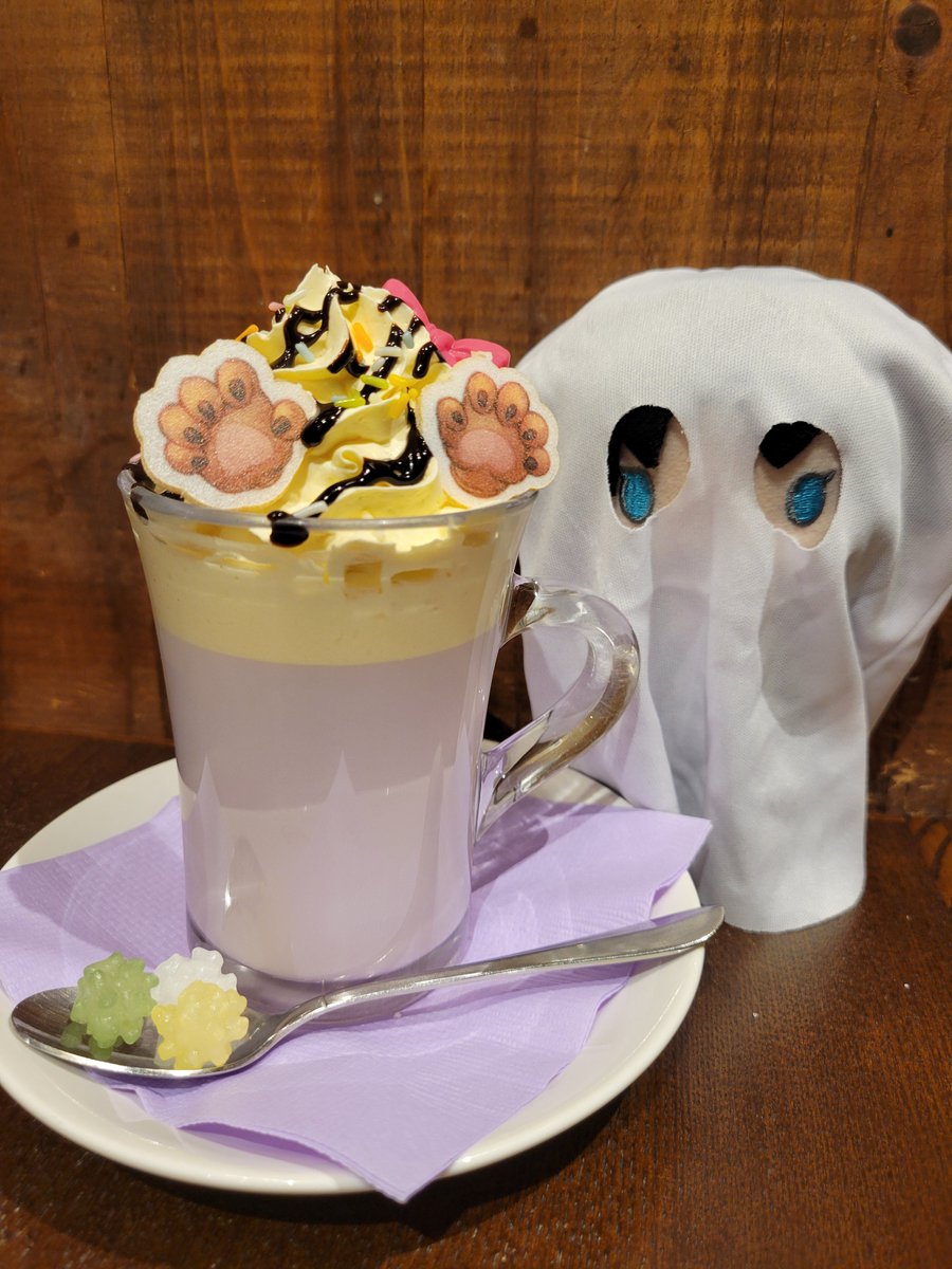 rnarne_gl's tweet photo. ちゃんニオの🎃メニュー、甘党の私でもびっくりするくらい甘かったから気をつけた方がいい。プリンの原液飲める人は大丈夫だと思う、きっとカラメル舐めれる❄は大丈夫。 https://t.co/R3jMVnrBM4