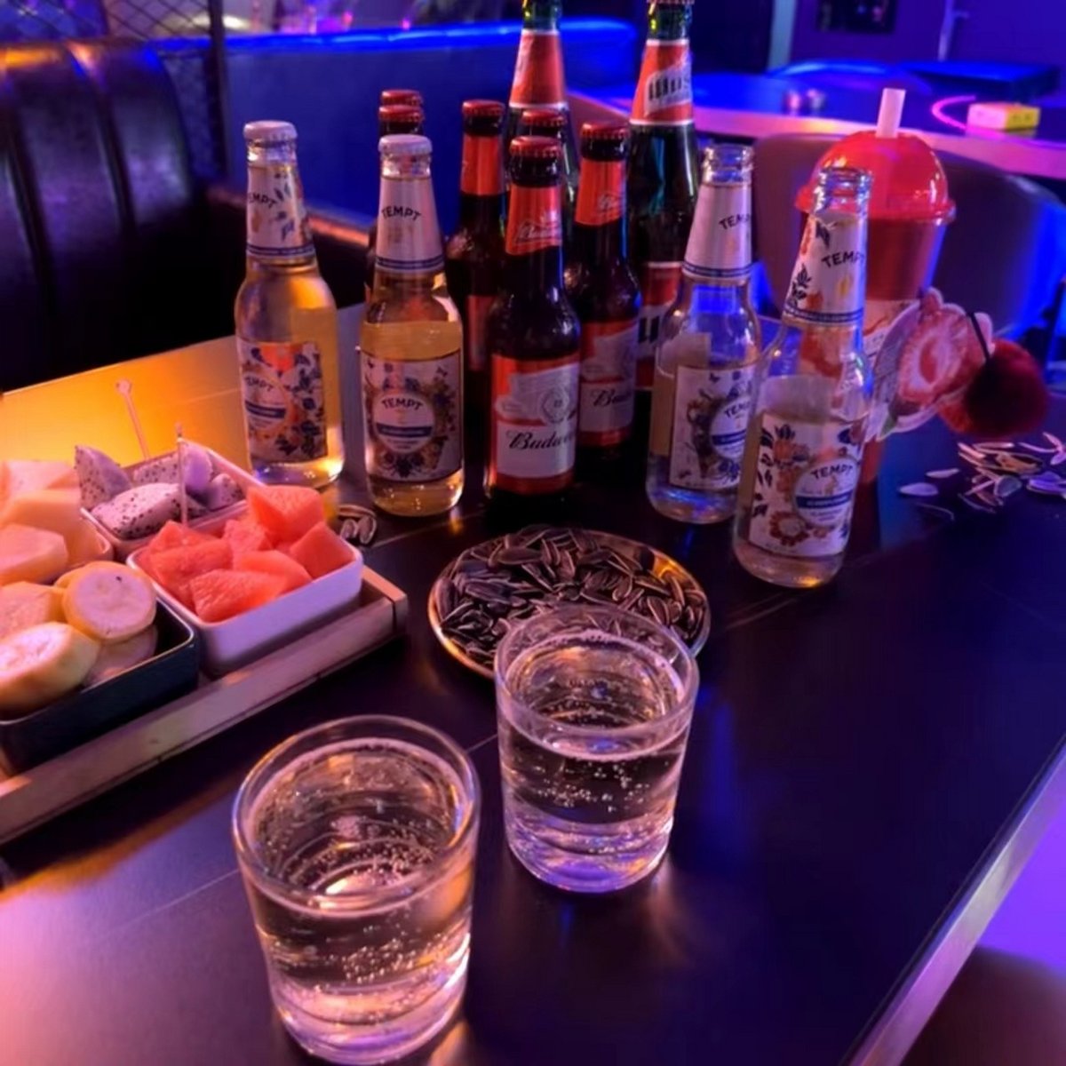 AlbertMorapyg5's tweet photo. Time to hit the KTV! Sing your heart out with all your favorite tracks—no judgment, just good vibes! https://t.co/MZT1zmUQek