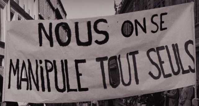 Sociopunk77's tweet photo. Quoi de neuf ?
Cette pancarte merveilleuse a exactement 40 ans J'étais petite mais je me souviens très bien de la séquence Devaquet, il y en a de beaucoup plus vieux qui ont oublié manifestement. C'était chaud et la bavure qu'on sait #MalikOussekine.  Idem 68. #JeunesseConsciente https://t.co/OBaRQ5uNKd