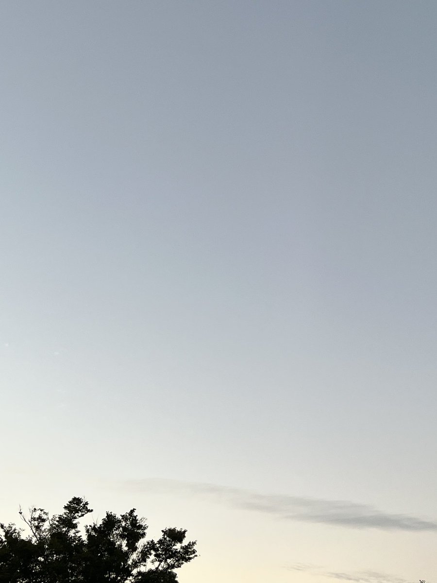 DeepBlueSky1126's tweet photo. #帰るよー( ⁎ᵕᴗᵕ⁎ )
現在の気温26.0℃
ちょうどいいね…👍
#いまそら
#空を見上げれば
#Good_location https://t.co/0FcqRYcFik