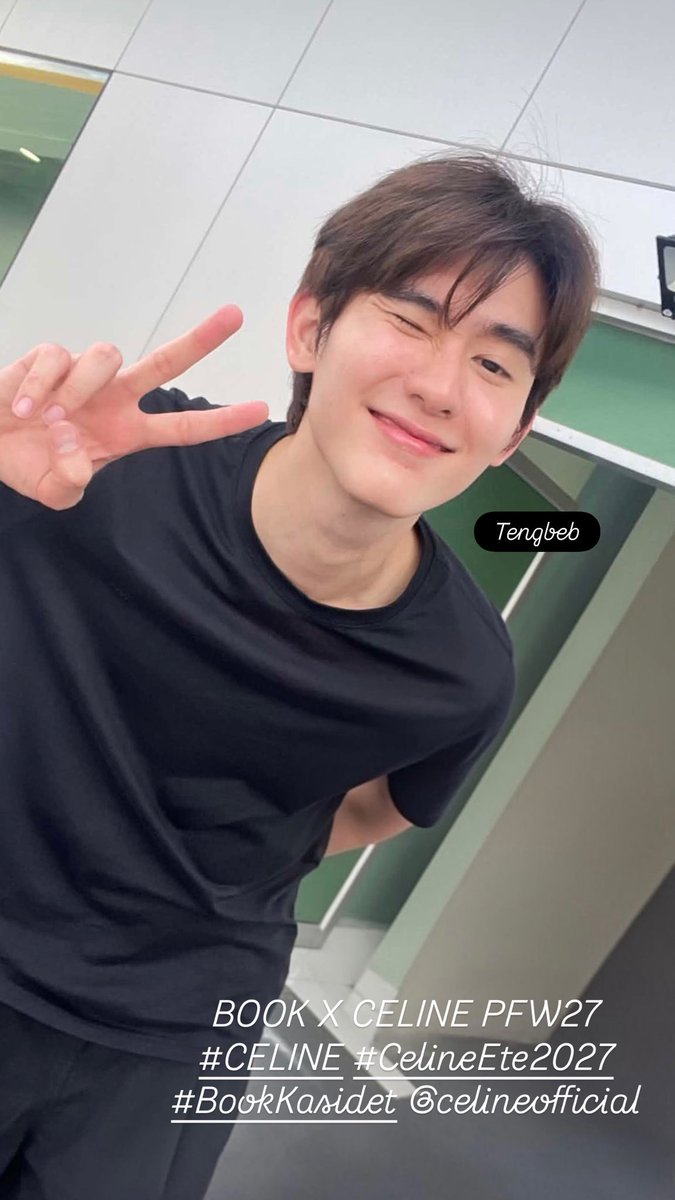 PP_Tengbeb_PP's tweet photo. เพื่อนรุ่นน้องออกไปซื้อชาเขียวเจอ นลบ ขอถ่ายรูปส่งมาให้งับ ขออนุญาตน้องแล้วนะงับ น้องน่ารักมากคนนอกด้อมคือประทับใจน้องมาก 
not real time 
Safe Flight ✈️ 

BOOK X CELINE PFW27
#CELINE #CelineEte2027 
#BookKasidet @celineofficial https://t.co/GjHmTYro2o