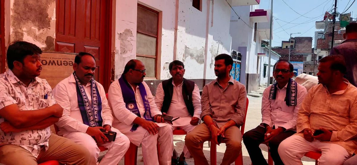 PalVishwnathbsp's tweet photo. 1. आज दिनांक 01-10-2026 को जनपद अयोध्या विधानसभा अयोध्या रेतिया नियावा निवासी वरिष्ठ पत्रकार दैनिक जागरण श्री जीतू निषाद जी के पिता जी के आकस्मिक निधन की खबर सुनकर उनके घर पहुंचकर परिवार के सदस्यों से मिलकर शोक संवेदना व्यक्त किया।
2. जनपद अयोध्या विधानसभा अयोध्या हैदरगढ़ निवासी पूर्व विधानसभा सचिव बसपा मोहम्मद खालिक जी की पत्नी के आकस्मिक निधन की खबर सुनकर उनके घर पहुंचकर परिवार के सदस्यों से मिलकर शोक संवेदना व्यक्त किया।
      विनम्र श्रद्धांजलि 💐 
#अयोध्या