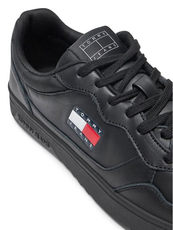 bajabiri's tweet photo. Genuine @TommyHilfiger goods are available Tanzania.

#VisitStreetSoul https://t.co/SftE8OYTbZ