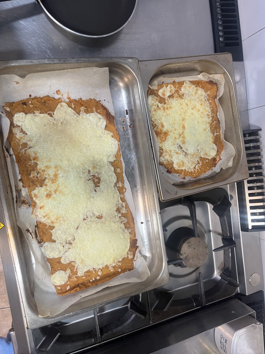 FPersonaiValors's tweet photo. El 29 de setembre se celebra el Dia Internacional de Conscienciació sobre la Pèrdua i el Malbaratament Alimentari! 🍽️ 

Als nostres centres i serveis no ens hem quedat només a parlar-ne: ho hem posat en pràctica cuinant una recepta amb aliments que estaven a punt de caducar.🧡 https://t.co/0AFiqtbnUT