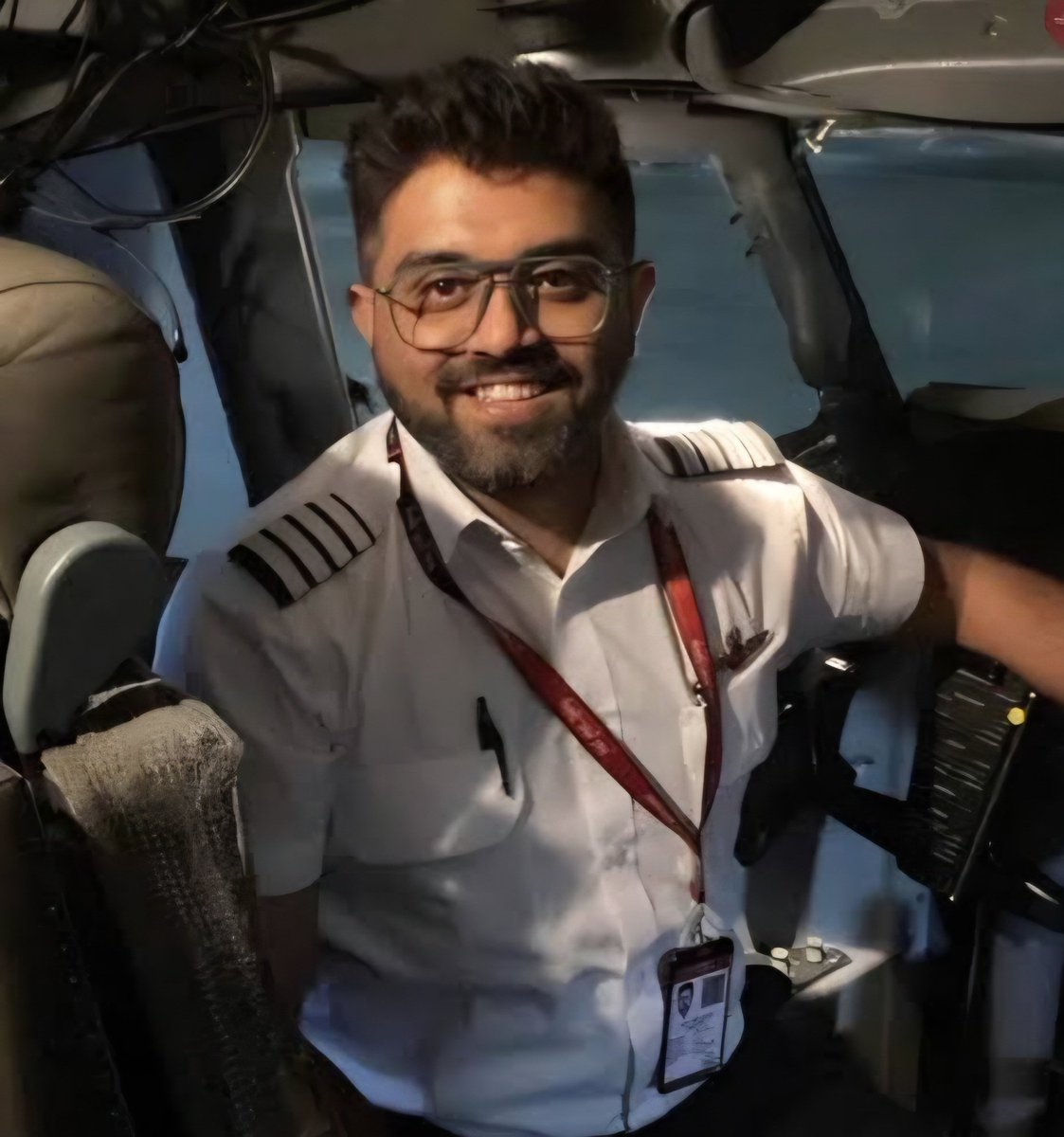khatrispeaks's tweet photo. Captain Smit Machchhar confronted a terrorist co-pilot, was stabbed, yet helped secure the cockpit, kept control of the aircraft that had dropped about 13,000 feet, and saved more than 170 lives, preventing what could have been a 9/11-scale tragedy. https://t.co/uW1wZW9QPI