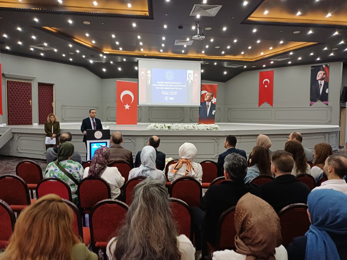 AkcaabatTurizm's tweet photo. Açık Uçlu Madde Yazım Çalıştayı Okulumuzda Gerçekleştiriliyor. 📚📑📋

Ölçme, Değerlendirme ve Sınav Hizmetleri Genel Müdürlüğü tarafından düzenlenen “Açık Uçlu Madde Yazım Çalıştayı”, 28 Eylül–2 Ekim 2026 tarihleri arasında okulumuz ev sahipliğinde gerçekleştiriliyor.

Eğitimde ölçme ve değerlendirme süreçlerinin niteliğinin artırılması, açık uçlu soru hazırlama konusunda ortak bir yaklaşım geliştirilmesi ve soru yazım süreçlerinin değerlendirilmesi amacıyla düzenlenen çalıştay kapsamında alan öğretmenleri bir araya geliyor.

Çalıştay programına Ölçme, Değerlendirme ve Sınav Hizmetleri Genel Müdür Yardımcısı Umut Erkin TAŞ ve Trabzon İl Millî Eğitim Müdürü Hasan UYGUN da katılarak çalışmaları değerlendirdi.

Okulumuzda gerçekleştirilen bu önemli çalıştayın, eğitimde ölçme ve değerlendirme uygulamalarının geliştirilmesine ve öğretmenler arasında deneyim paylaşımının güçlendirilmesine katkı sağlaması hedefleniyor.

@tcmeb @Yusuf__Tekin @TrabzonValilik @tahirshn_mia @TrabzonBelTr @ahmetmgenc @akcaabatbel @osman_ekim @Trabzon_MEM  @skaygusuz @hasan_uygun91 @AkcaabatIlceMEM  @ustundagyvz @volkanbalci7961
