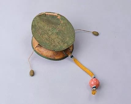 Rizaazhari7's tweet photo. The taoguzhai (鼗哉拔袒) folk percussion instrument has such a unique, crisp twang that it’s become my new favorite sound vibe! https://t.co/YsQFjz9Np6