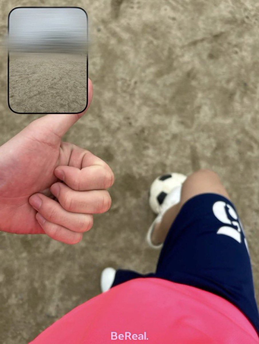 ho1shi5's tweet photo. かんさいに住んでる人いいねして⚽️ https://t.co/qAXZ95gTh5
