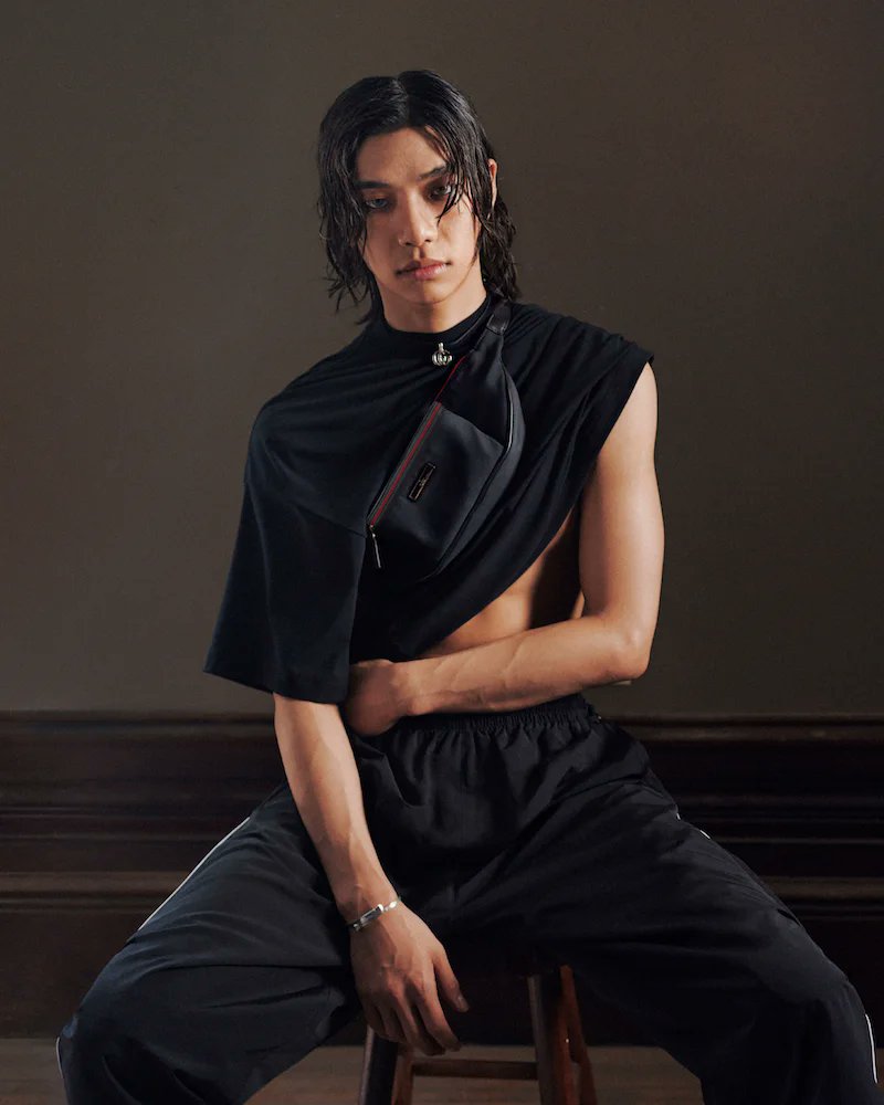 DAMAN_Magazine's tweet photo. Iconic star power, unified Roman style. Gucci unites Tom Brady, BTS’ Jin, and Shawn Mendes for Primavera

Read more https://t.co/O4BxA1gUoX https://t.co/ANGcA6H1Sm