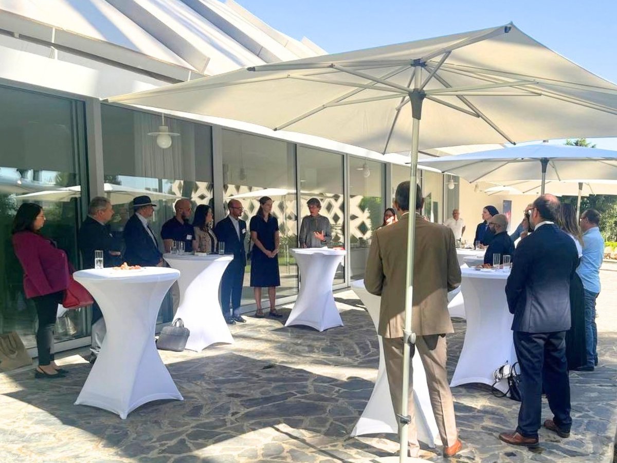 Ambsuissealg's tweet photo. Hier, l’Ambassade a accueilli la première rencontre de la rentrée avec les entreprises suisses, consacrée au secteur de la santé.
Merci à Roche Algérie et EMNA Group pour leurs interventions sur les opportunités d’investissement et le potentiel du marché algérien à l’export. https://t.co/mUMwj21bV9