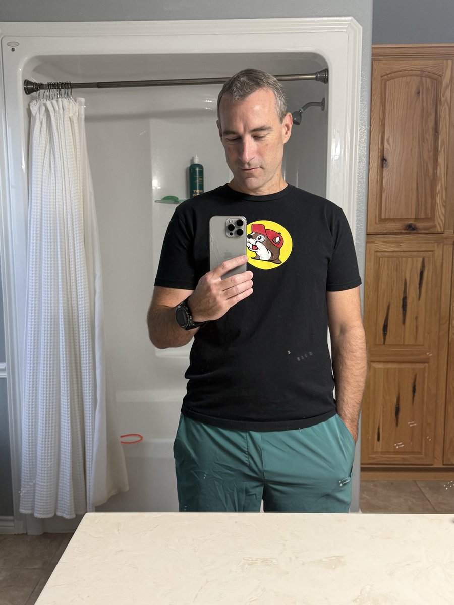 mrpcloset's tweet photo. Me and Buc-ee 🦫 https://t.co/rTKnNYpyxa